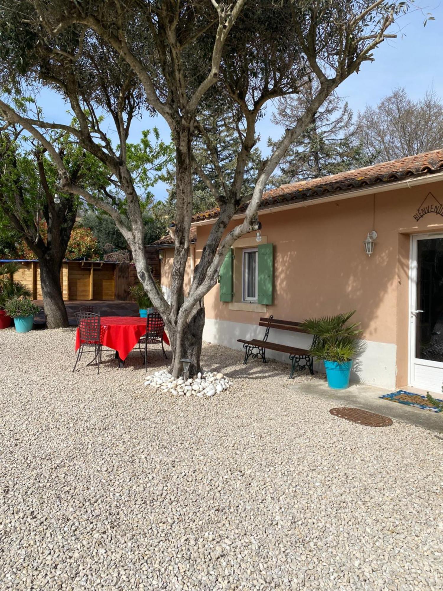 Gite 135 C Sarrians Bagian luar foto