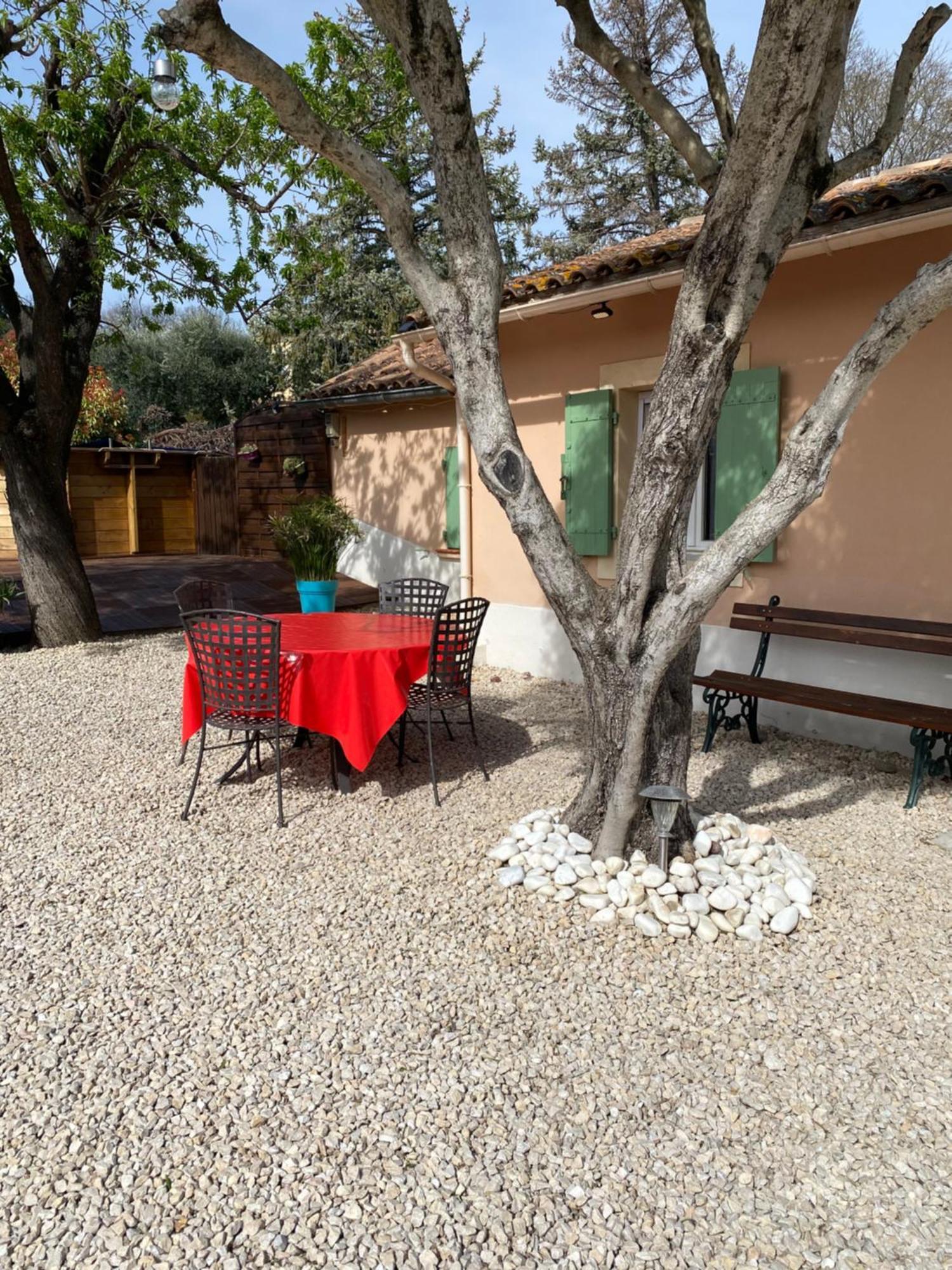 Gite 135 C Sarrians Bagian luar foto
